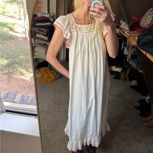 Doen cotton dress with embroidery detail, size small, great condition.